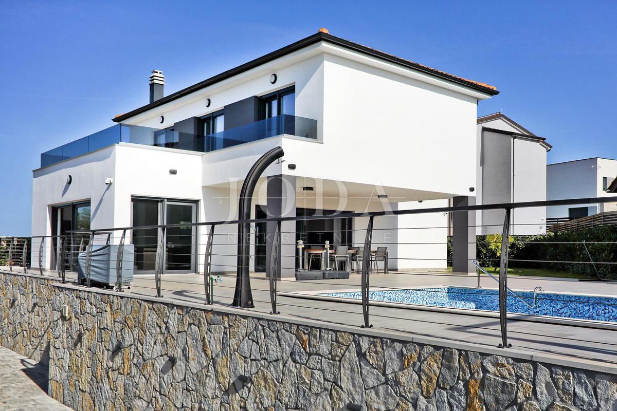 Villa moderna con vista mare - Malinska, isola di Krk