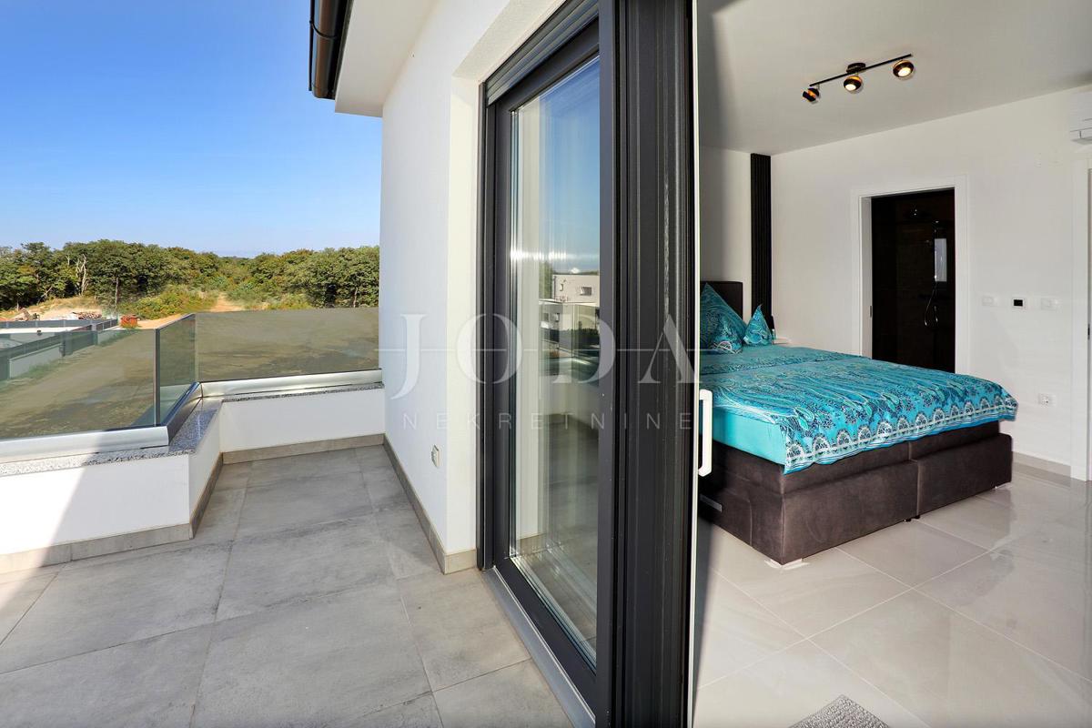 Villa moderna con vista mare - Malinska, isola di Krk