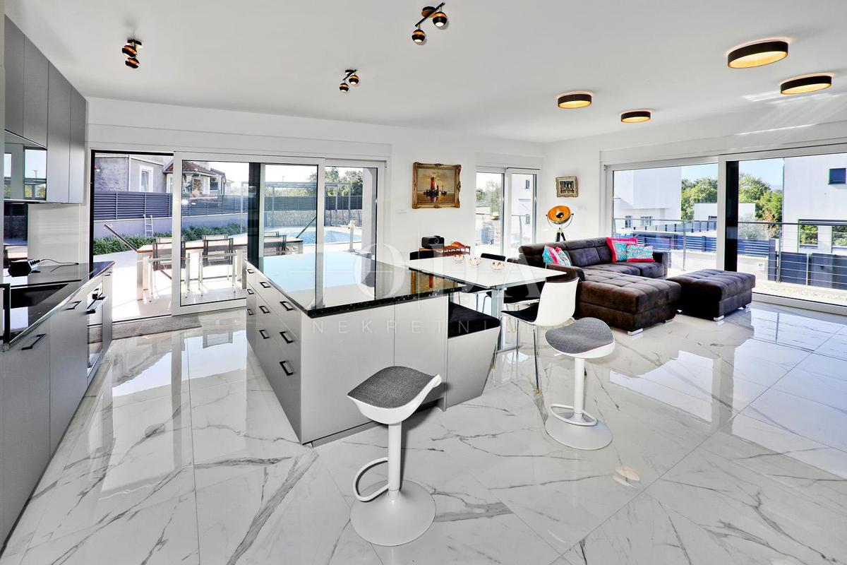 Villa moderna con vista mare - Malinska, isola di Krk