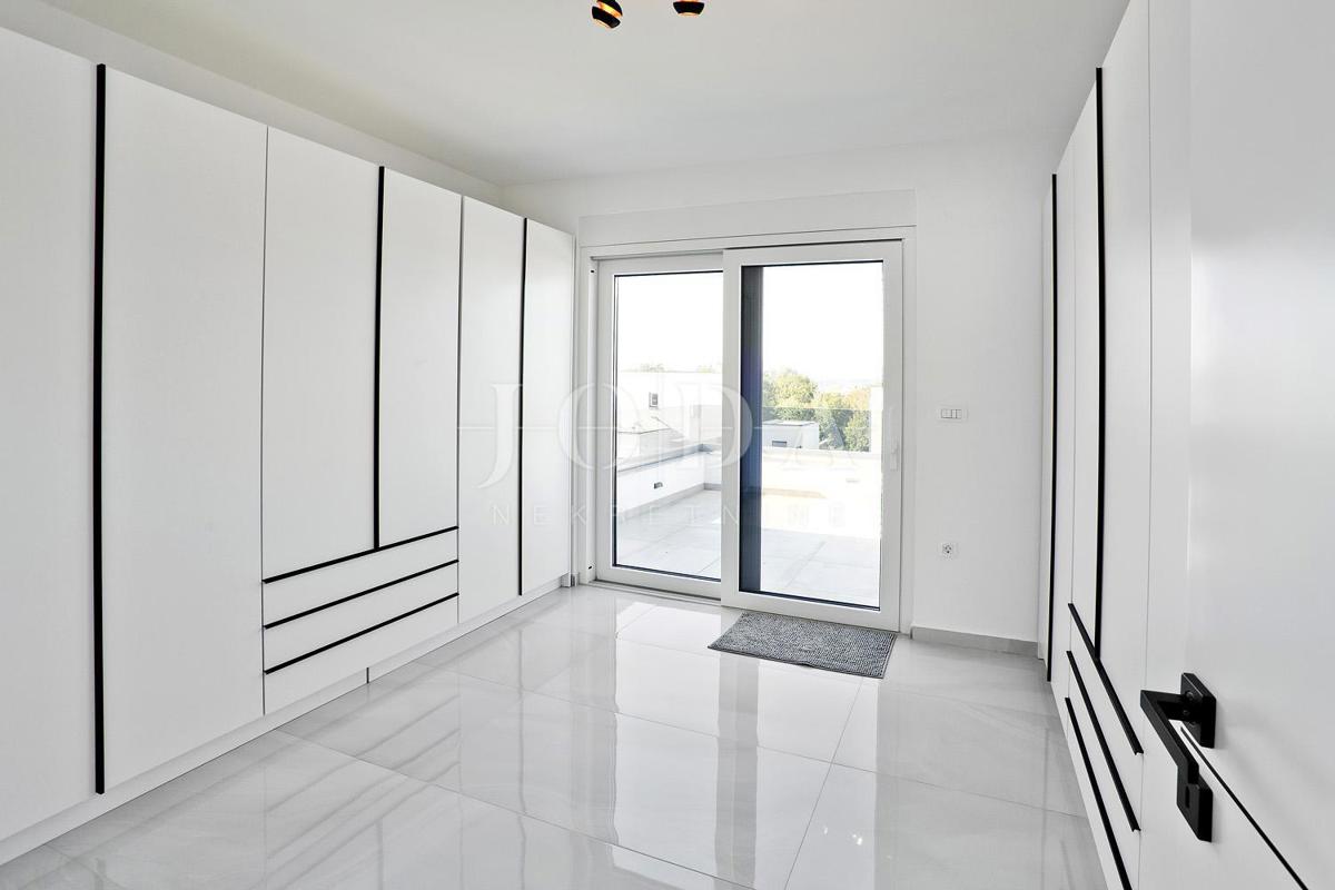 Villa moderna con vista mare - Malinska, isola di Krk