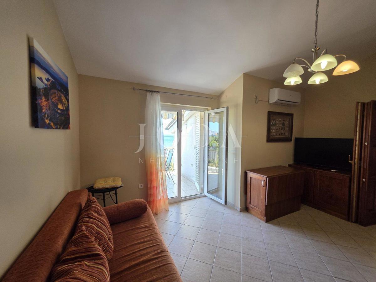 Klenovica, appartamento vicino al mare