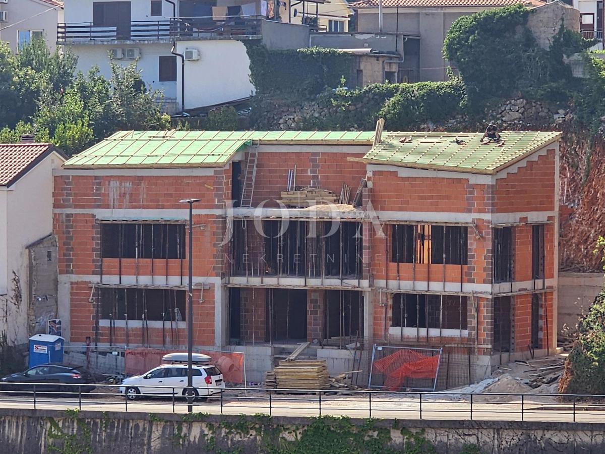 Vrbnik - nuovo appartamento al piano terra con vista mare