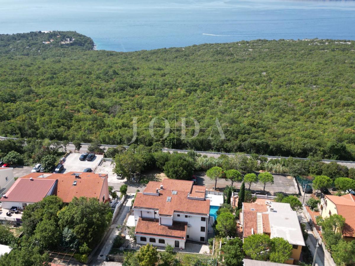 Casa di Dramalj con diverse unità abitative