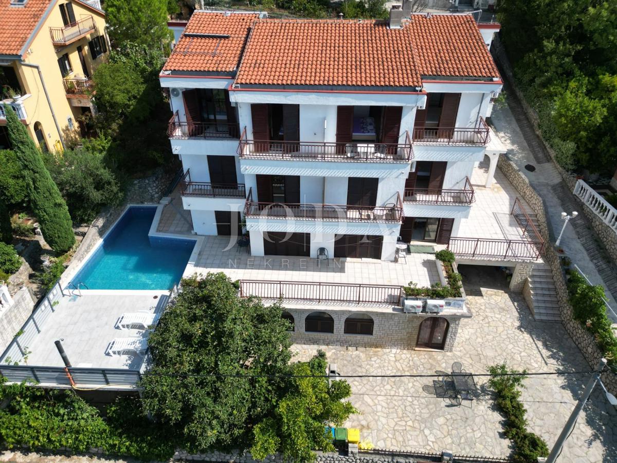 Casa di Dramalj con diverse unità abitative