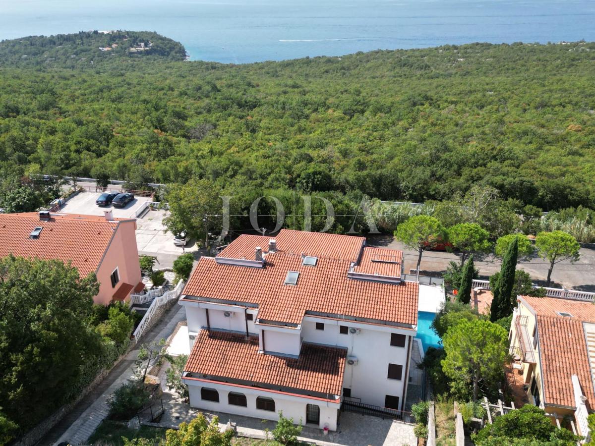 Casa di Dramalj con diverse unità abitative