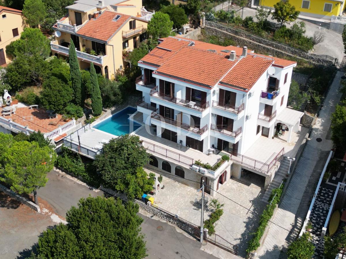 Casa di Dramalj con diverse unità abitative