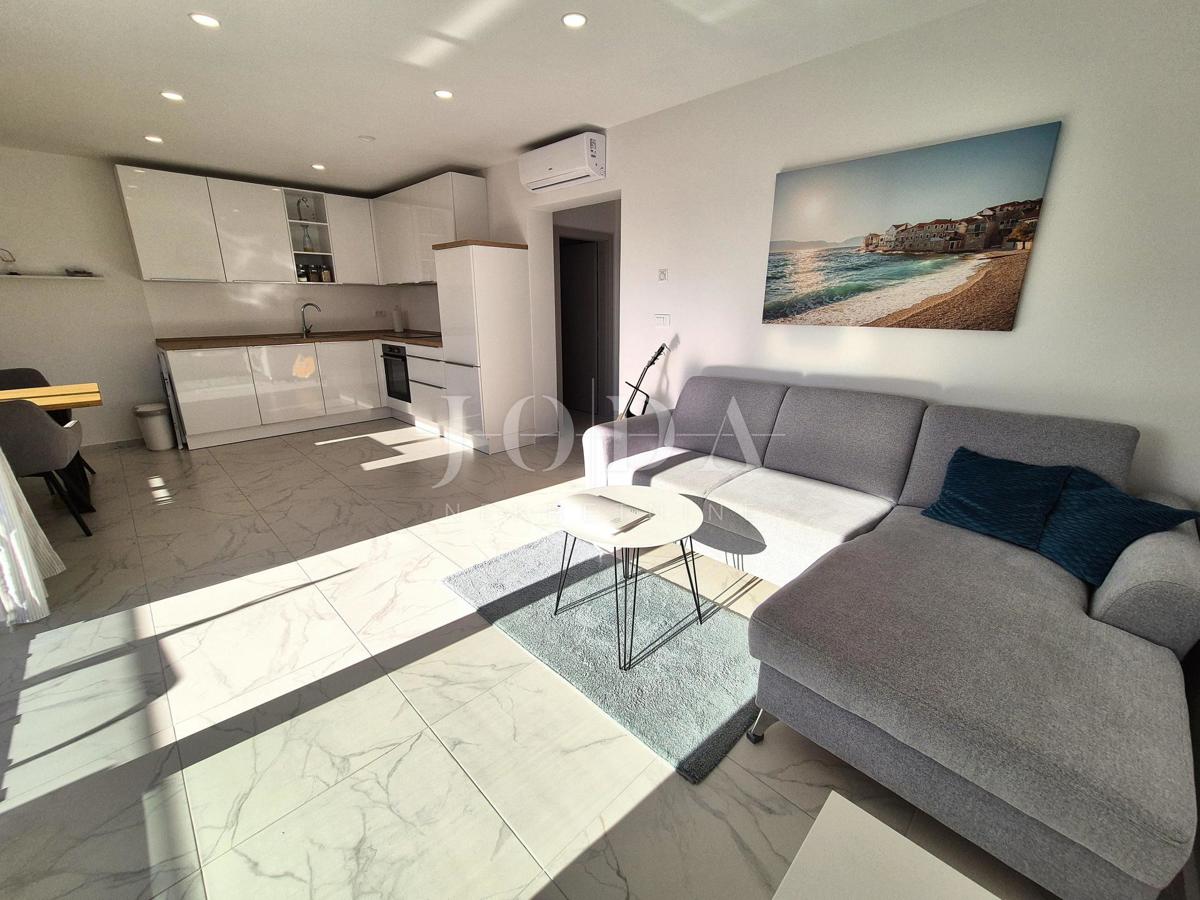 Nuovo edificio con vista mare