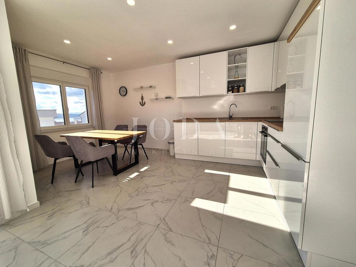 Nuovo edificio con vista mare