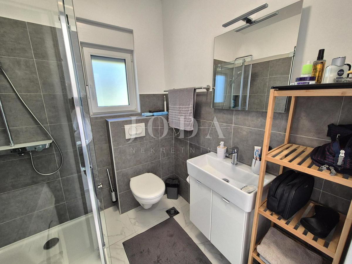 Nuovo edificio con vista mare