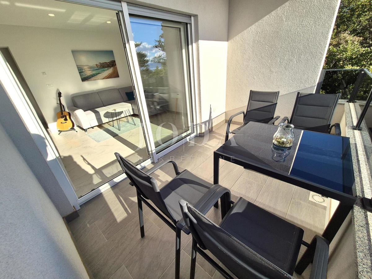 Nuovo edificio con vista mare