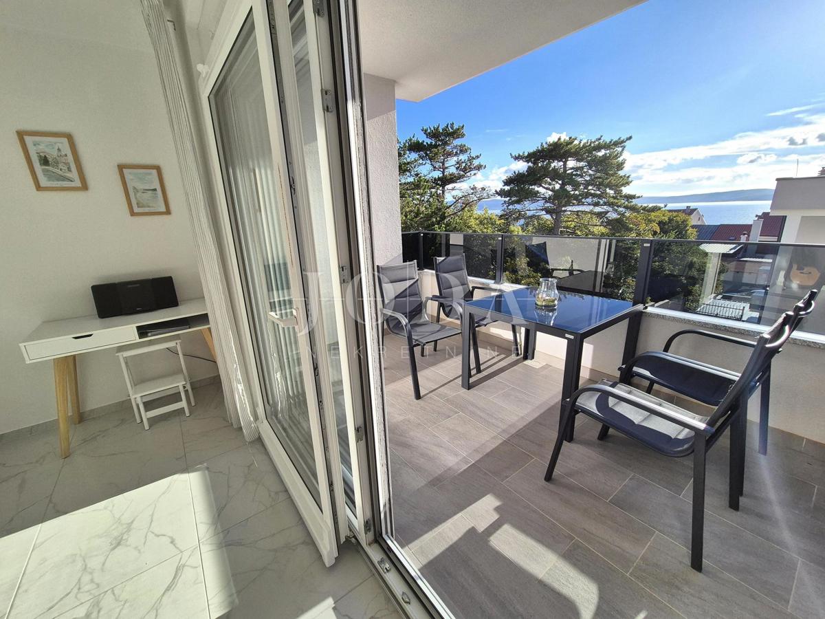 Nuovo edificio con vista mare