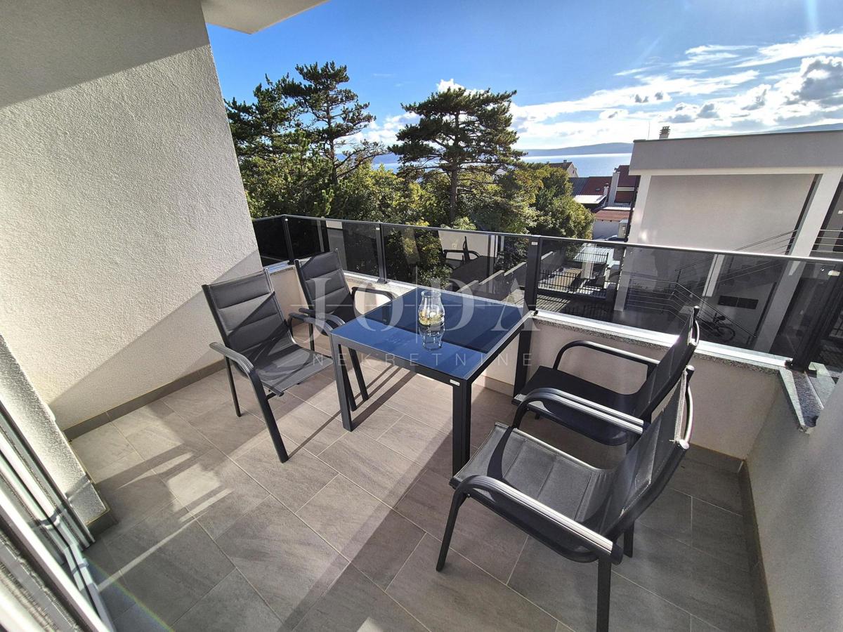 Nuovo edificio con vista mare