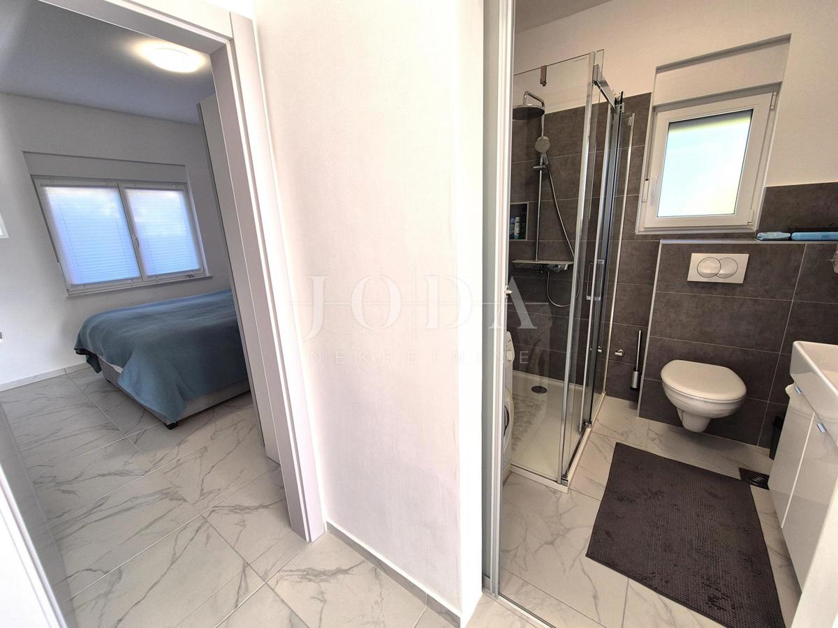 Nuovo edificio con vista mare