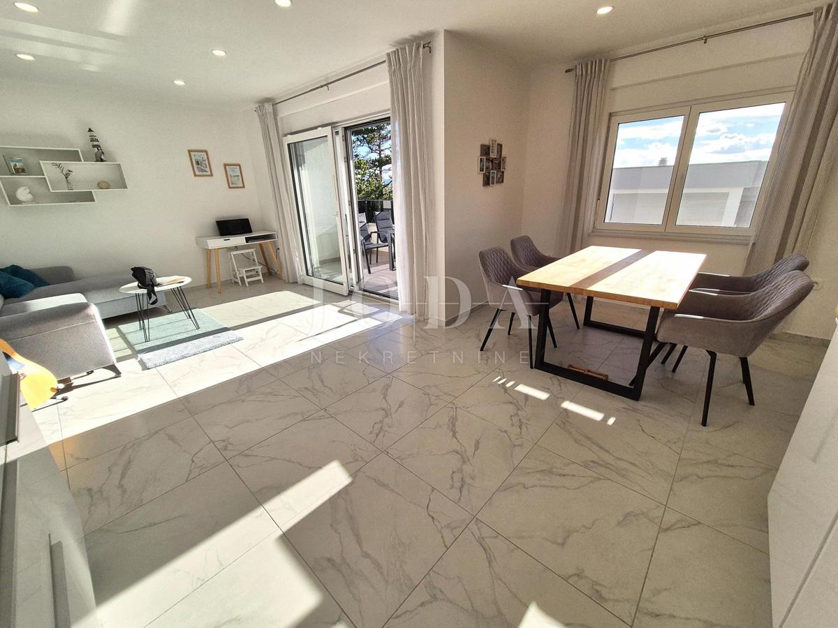 Nuovo edificio con vista mare