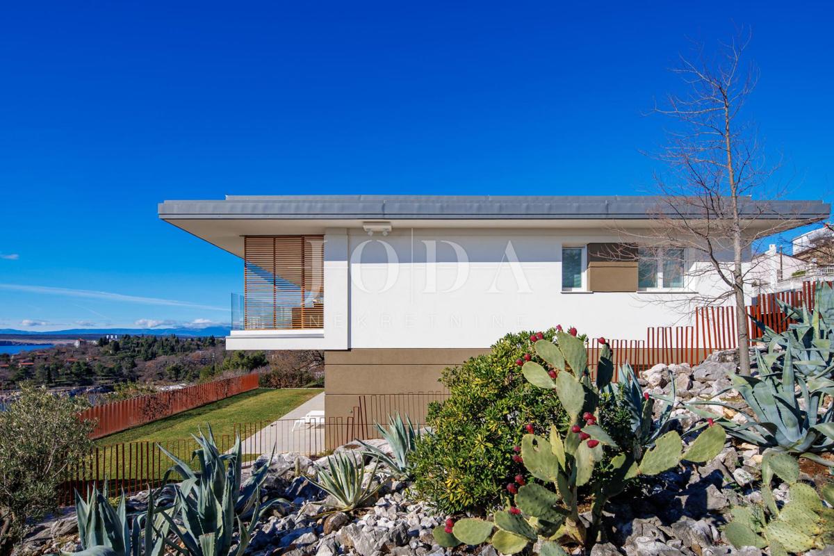 Casa di lusso in prima fila sul mare