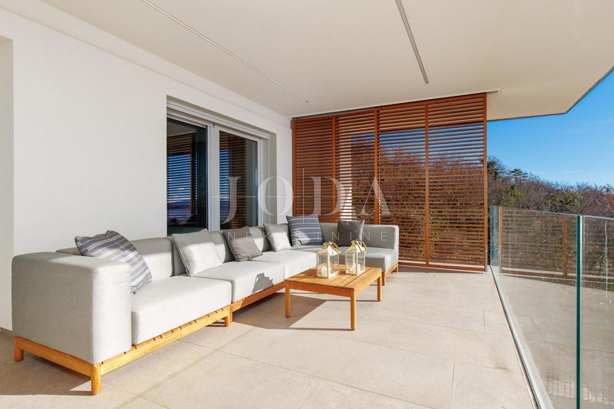 Casa di lusso in prima fila sul mare