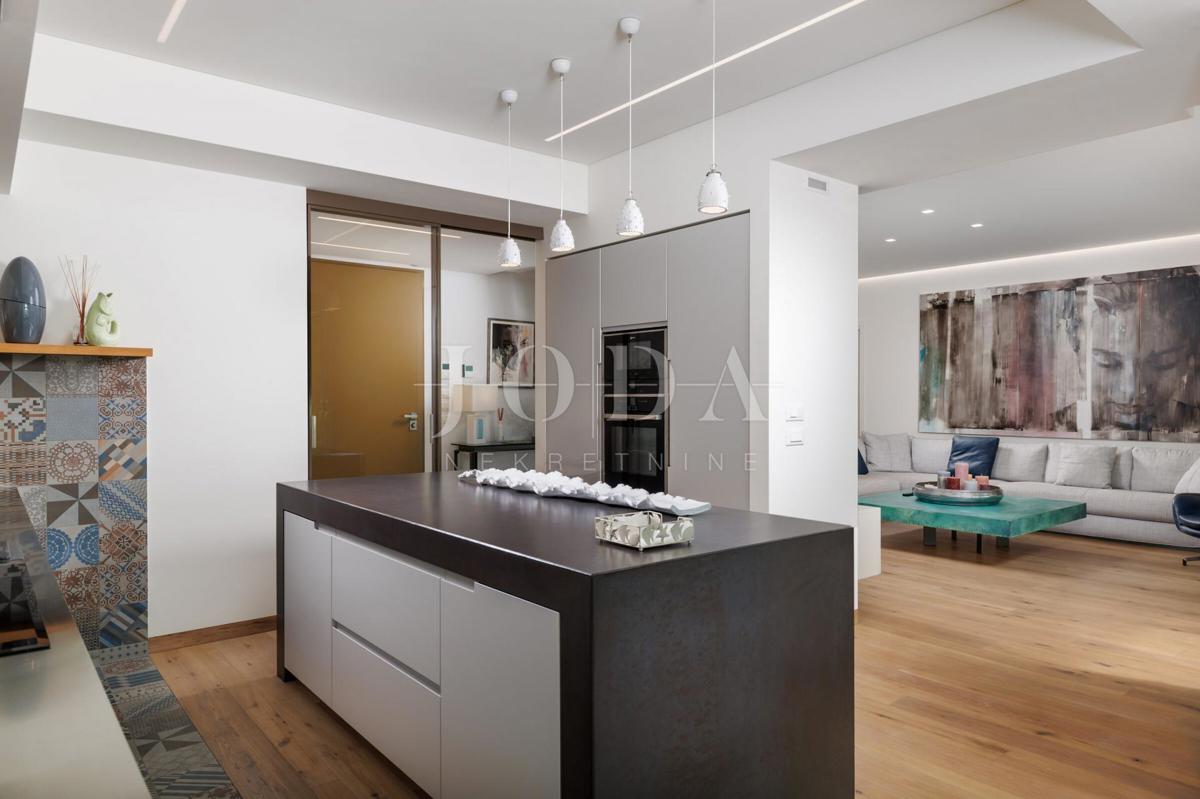 Casa di lusso in prima fila sul mare