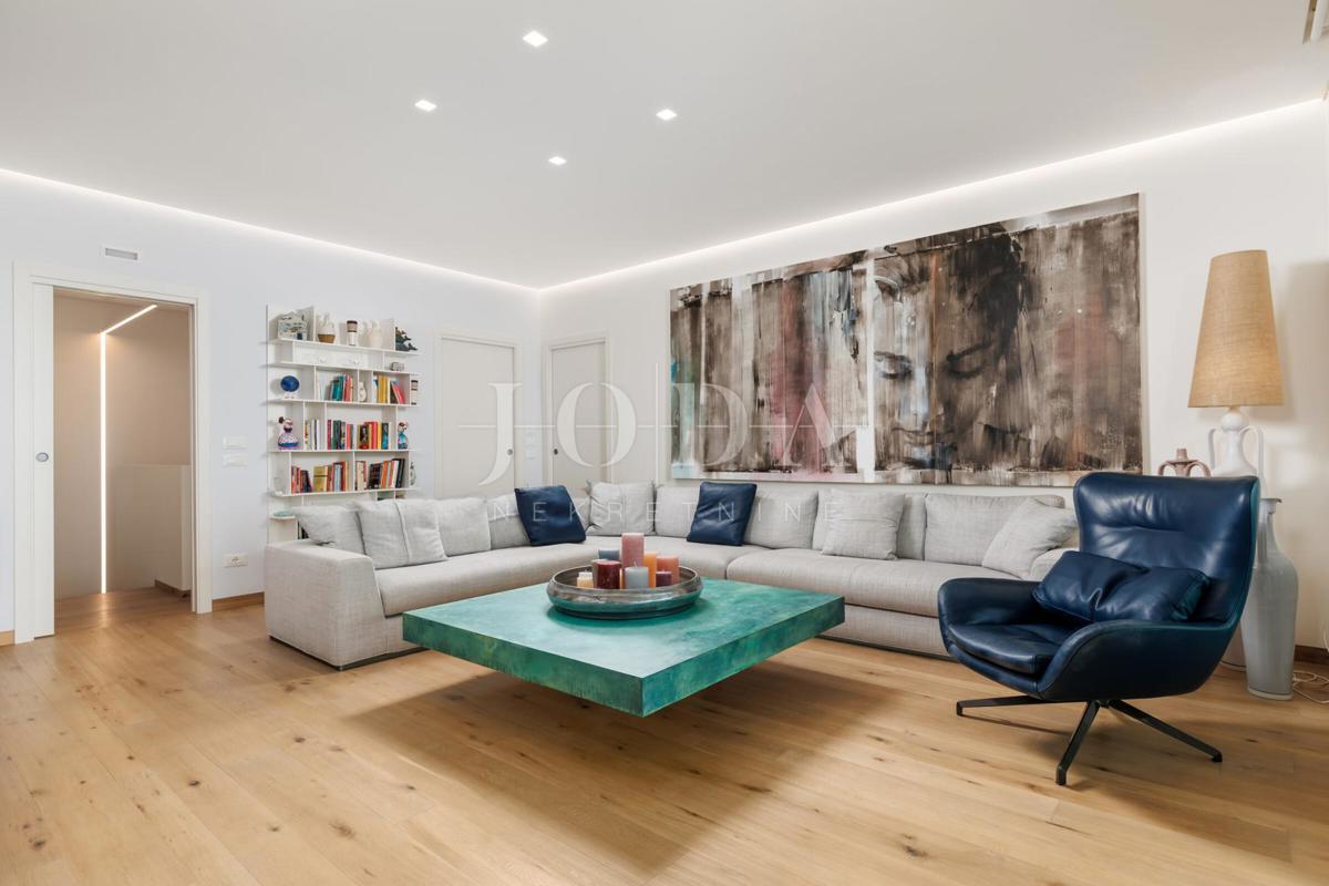 Casa di lusso in prima fila sul mare