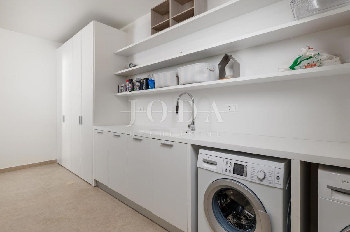 Casa di lusso in prima fila sul mare