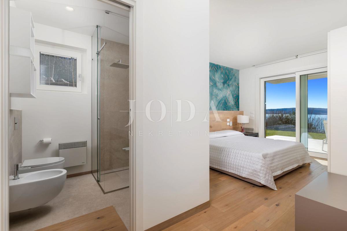 Casa di lusso in prima fila sul mare