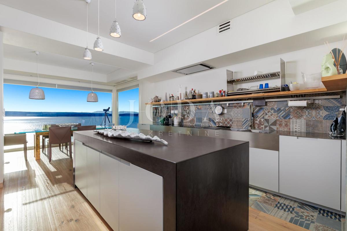 Casa di lusso in prima fila sul mare