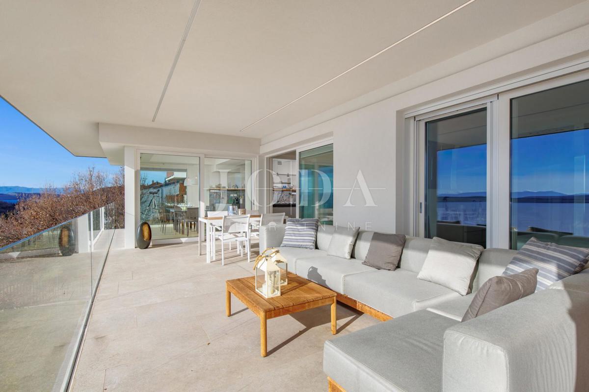 Casa di lusso in prima fila sul mare