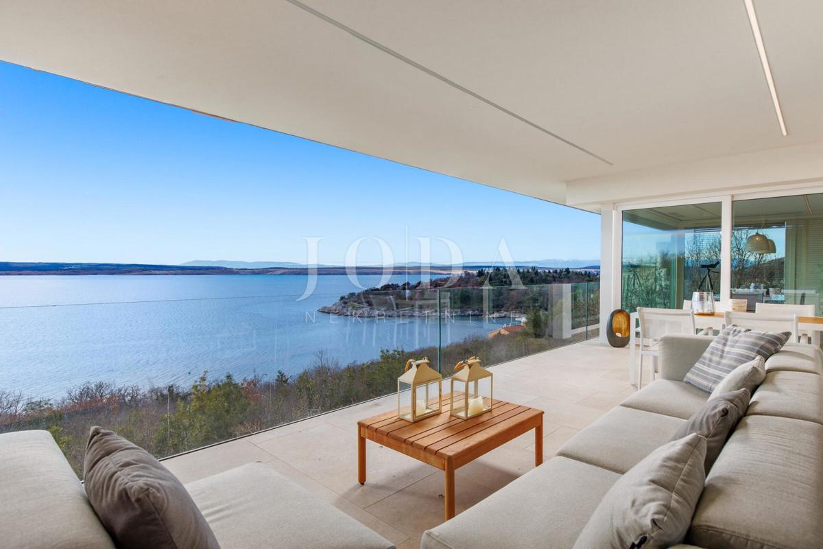 Casa di lusso in prima fila sul mare