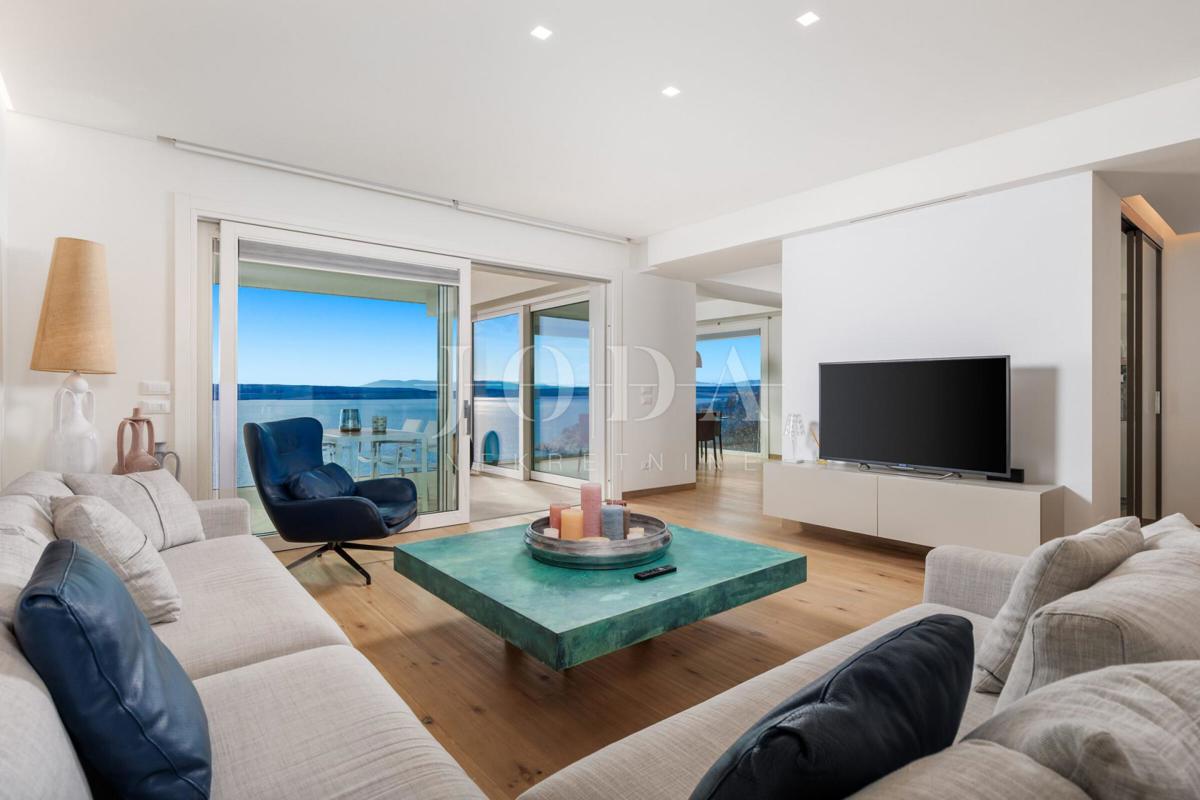 Casa di lusso in prima fila sul mare