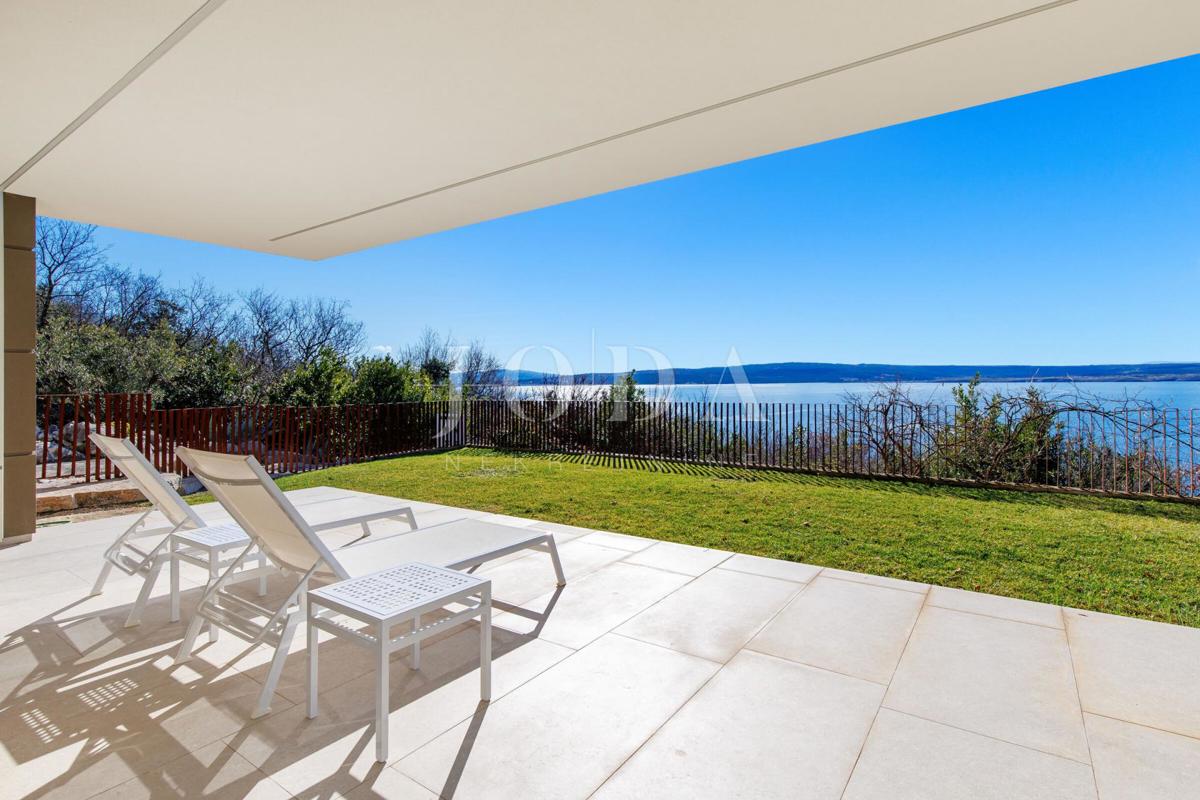 Casa di lusso in prima fila sul mare