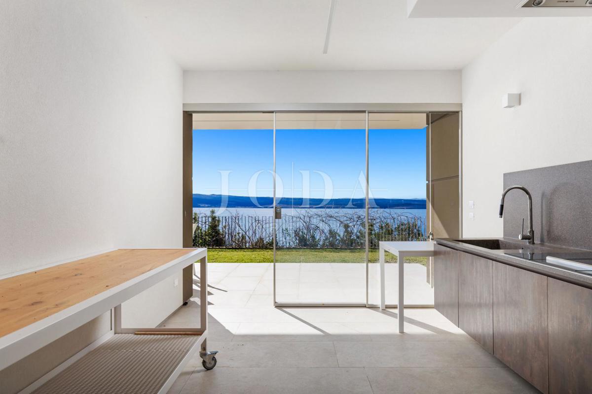 Casa di lusso in prima fila sul mare