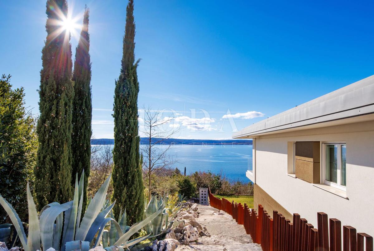 Casa di lusso in prima fila sul mare