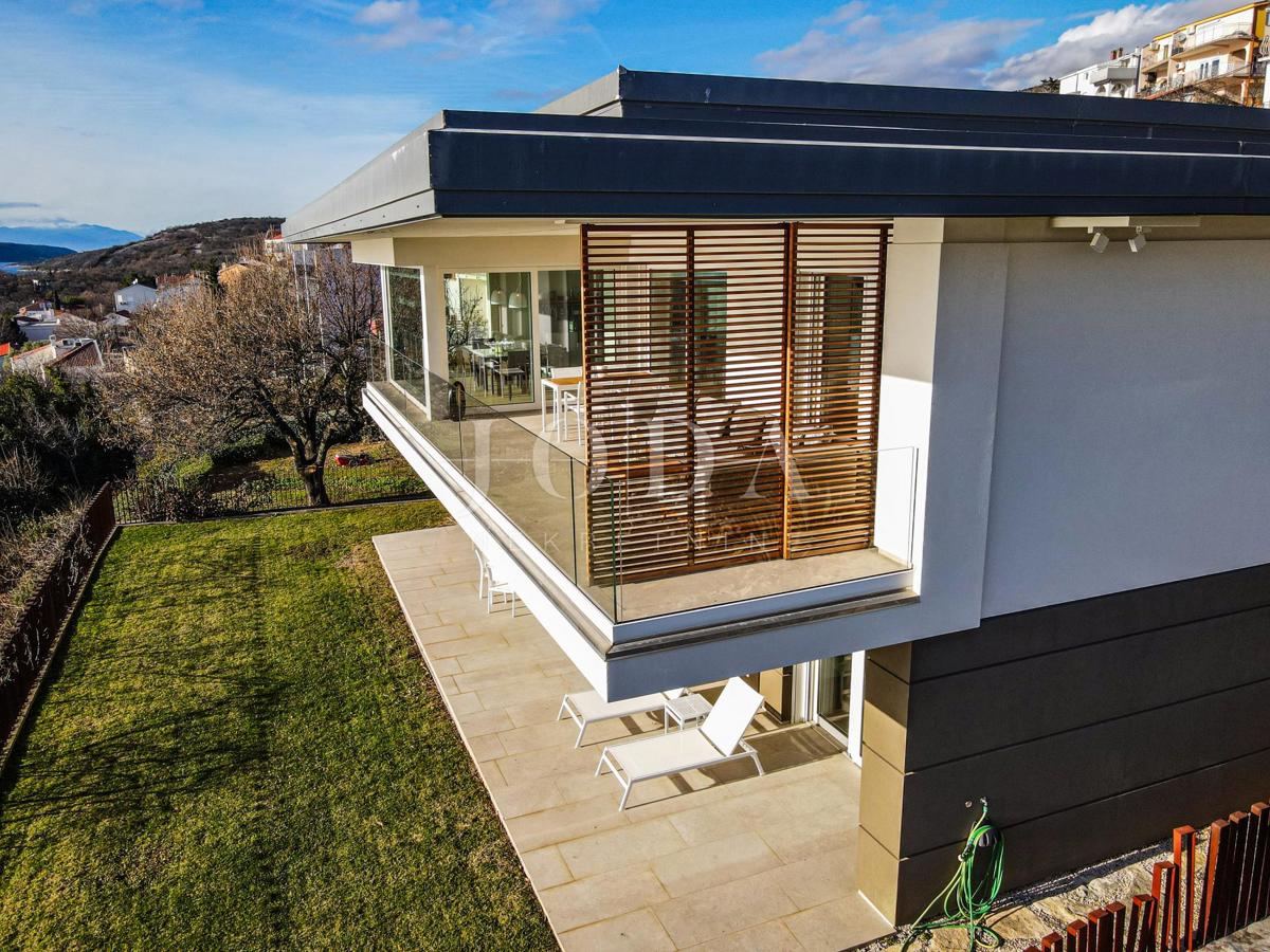 Casa di lusso in prima fila sul mare