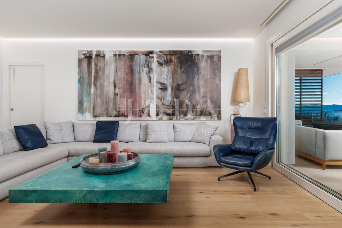 Casa di lusso in prima fila sul mare