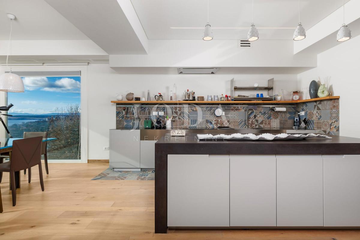 Casa di lusso in prima fila sul mare