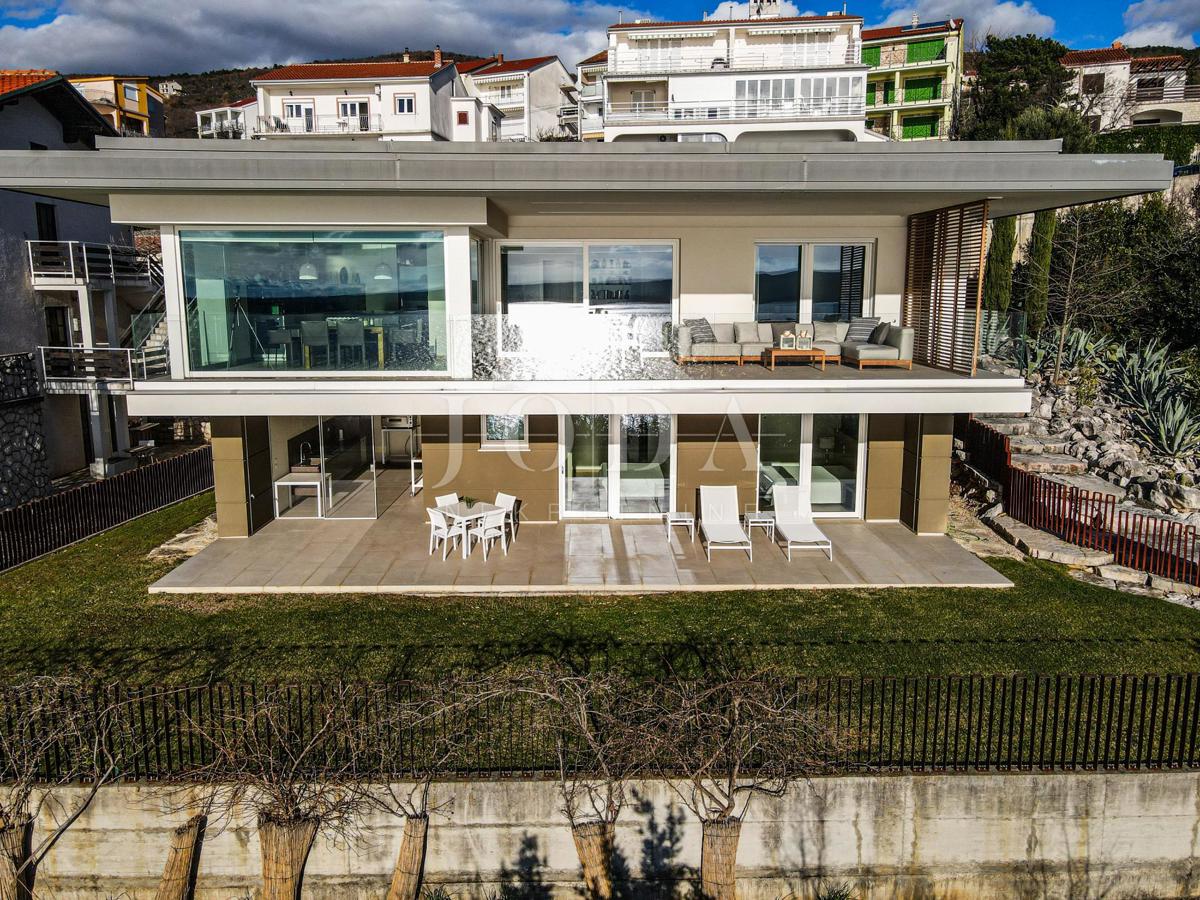 Casa di lusso in prima fila sul mare