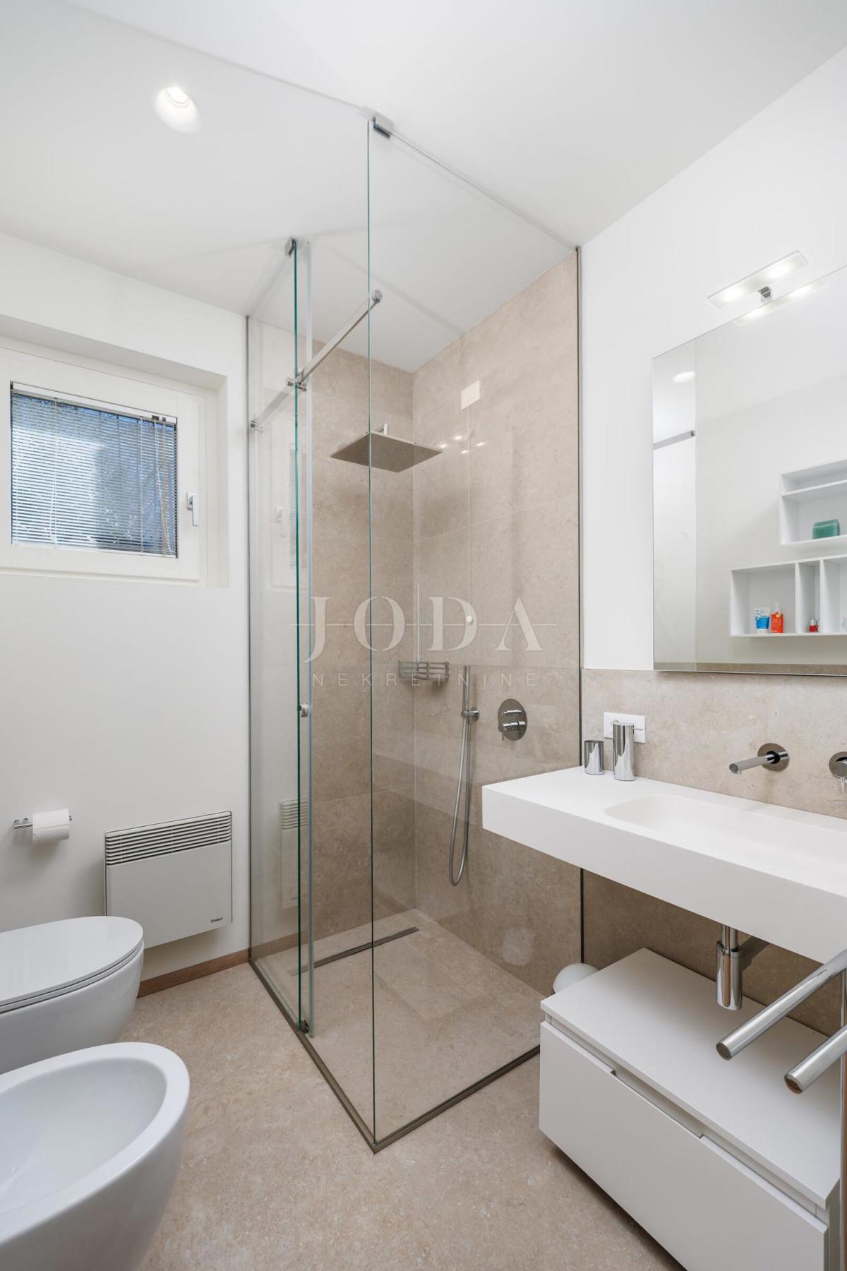 Casa di lusso in prima fila sul mare