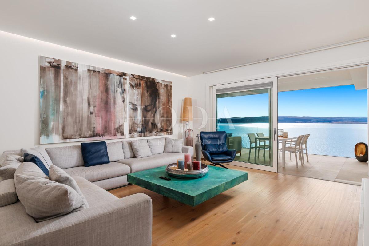 Casa di lusso in prima fila sul mare