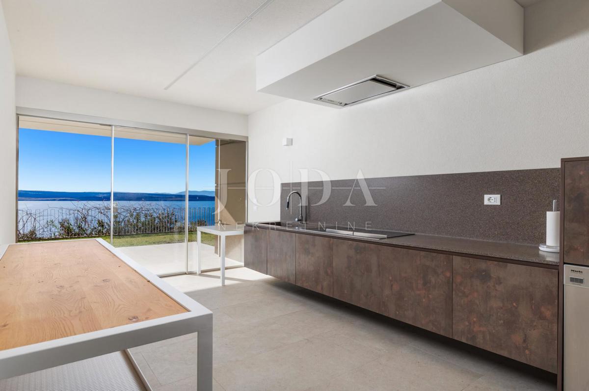 Casa di lusso in prima fila sul mare