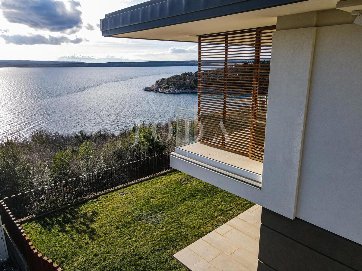 Casa di lusso in prima fila sul mare