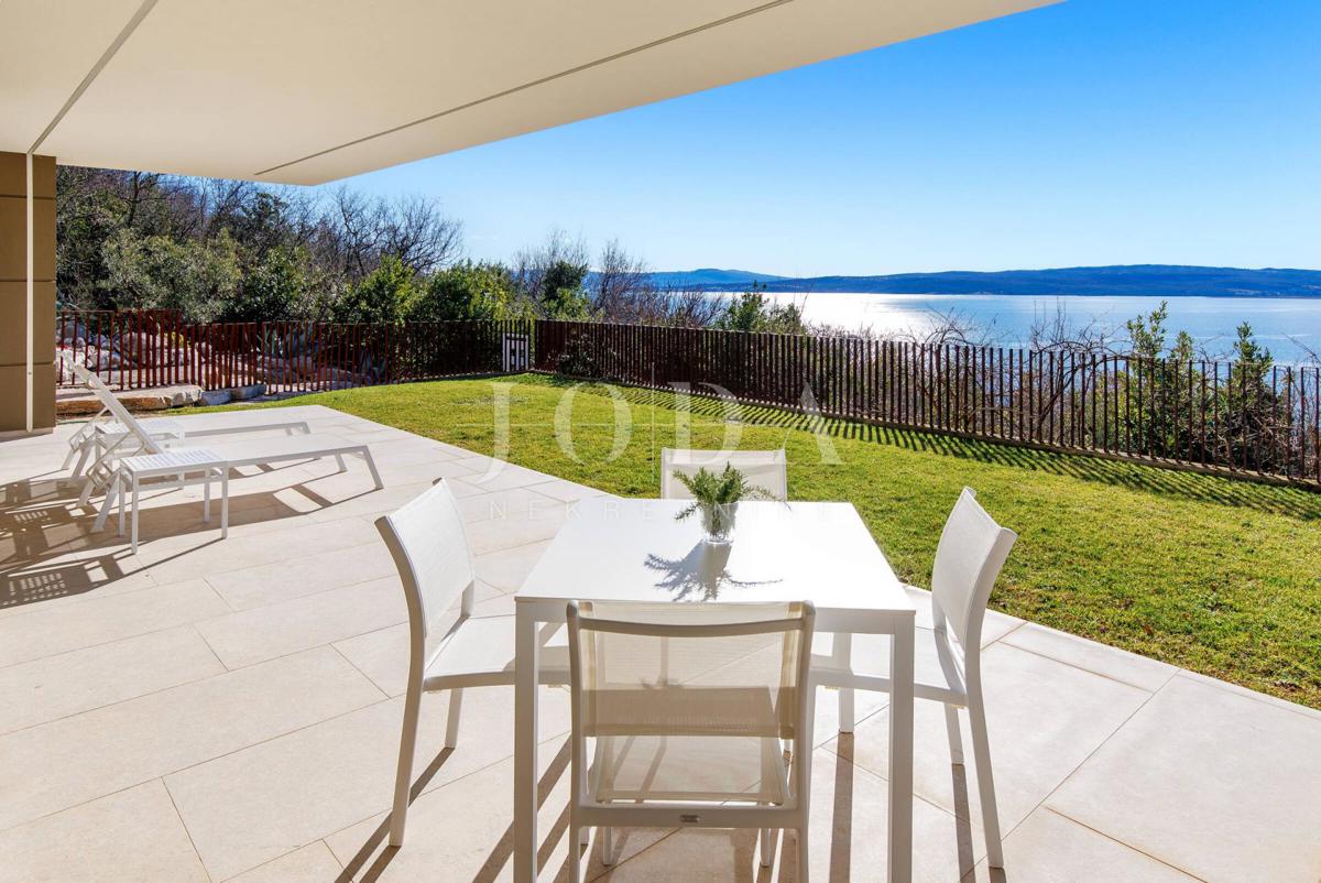 Casa di lusso in prima fila sul mare