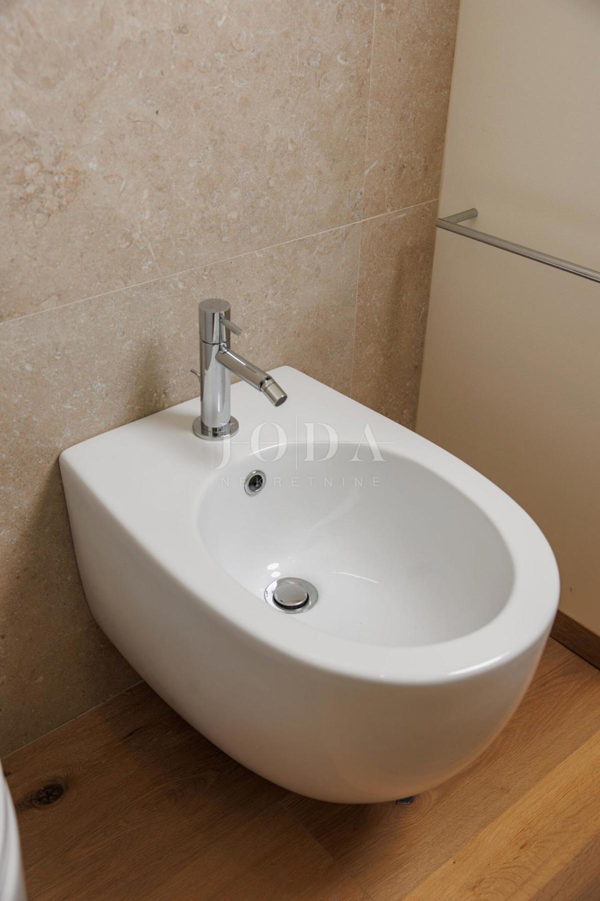 Casa di lusso in prima fila sul mare