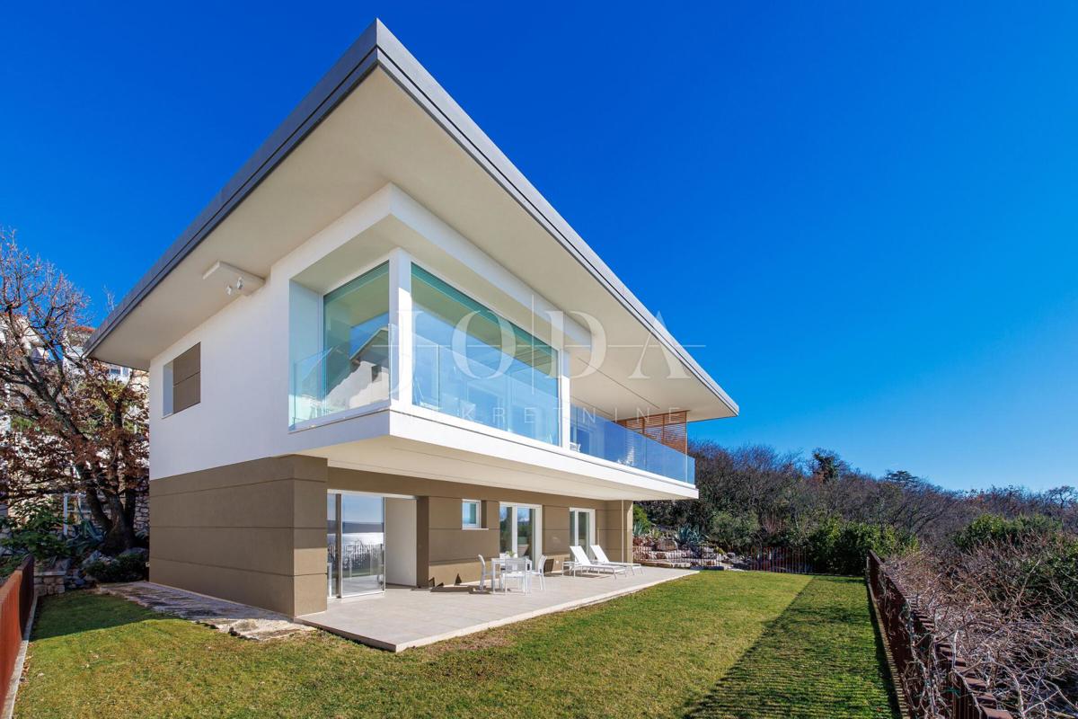 Casa di lusso in prima fila sul mare