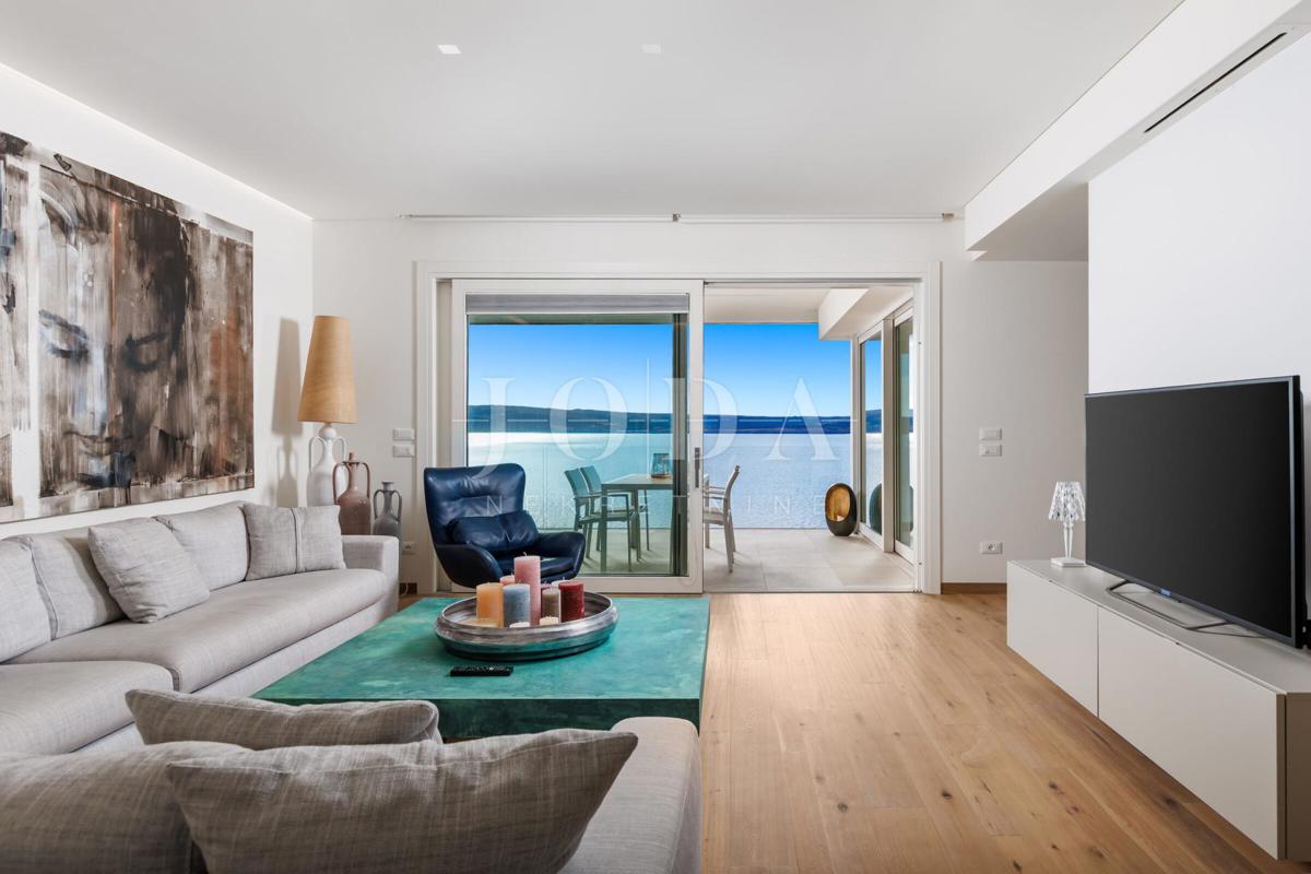 Casa di lusso in prima fila sul mare