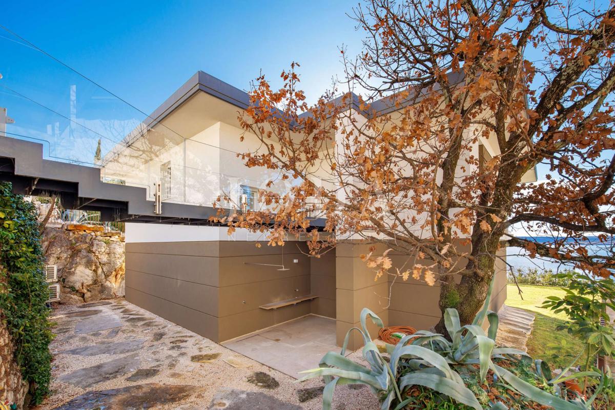 Casa di lusso in prima fila sul mare