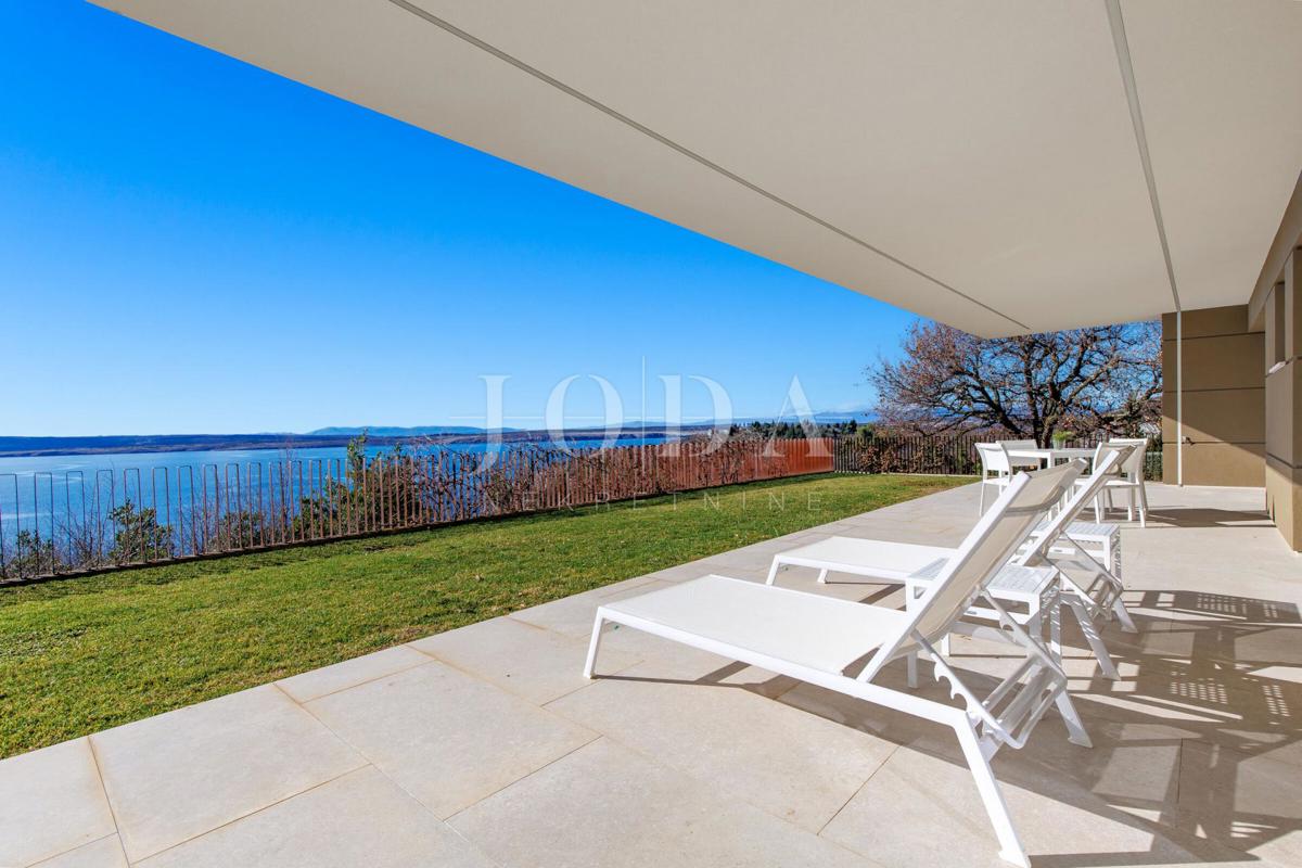 Casa di lusso in prima fila sul mare