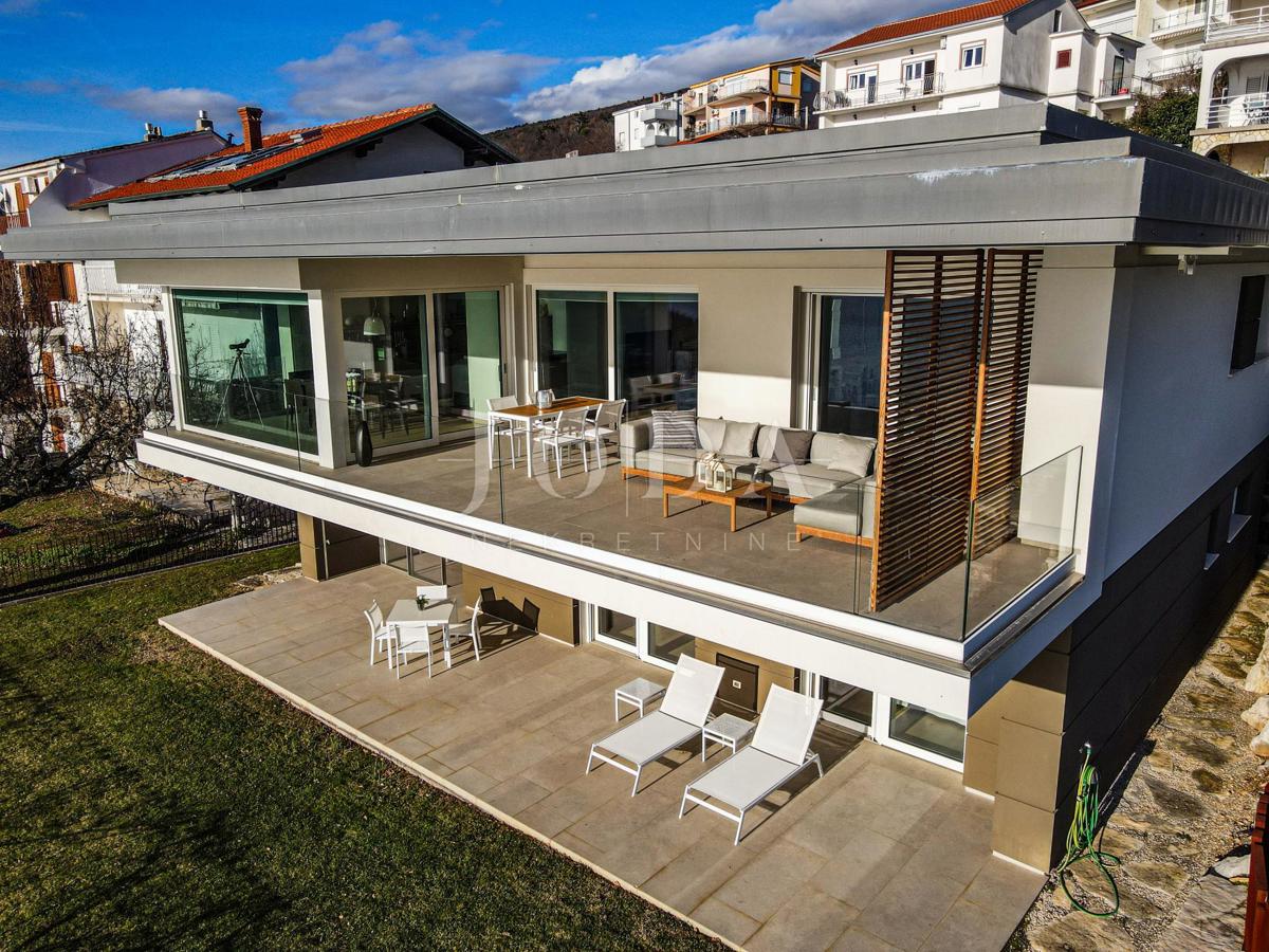 Casa di lusso in prima fila sul mare