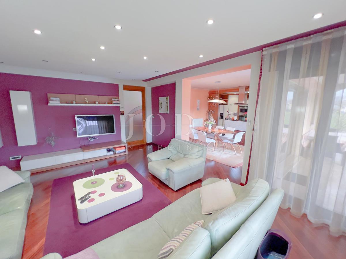 Grobnik, casa indipendente con spazio commerciale su un grande appezzamento di terreno