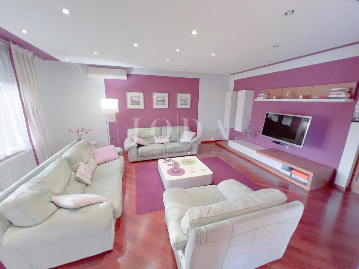 Grobnik, casa indipendente con spazio commerciale su un grande appezzamento di terreno