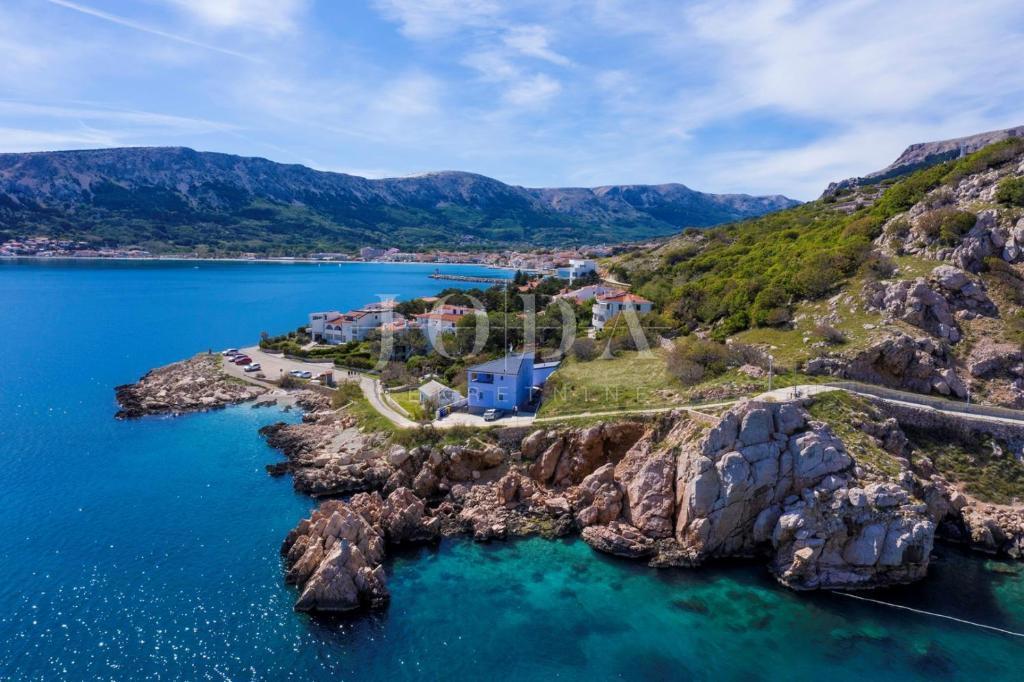 Baška – Casa in prima fila sul mare, 4 appartamenti