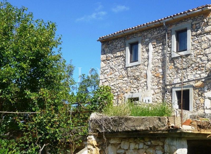 Semi-detached stone house, partially renovated